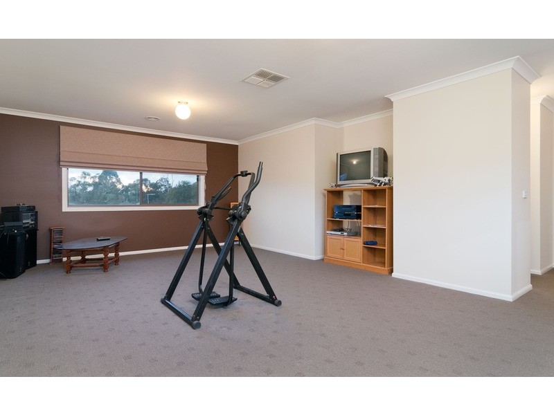 4 Scheffer Crescent, Croydon VIC 3136