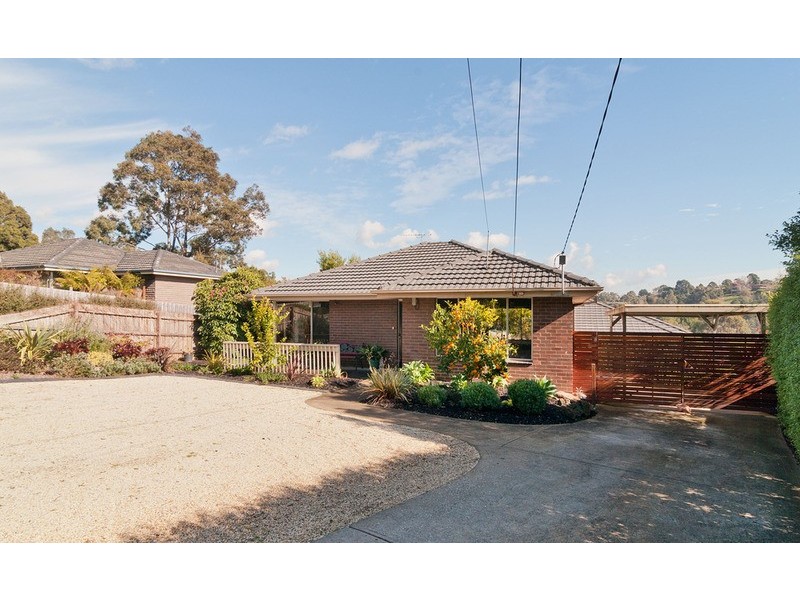 16 Russell Avenue, Mooroolbark VIC 3138