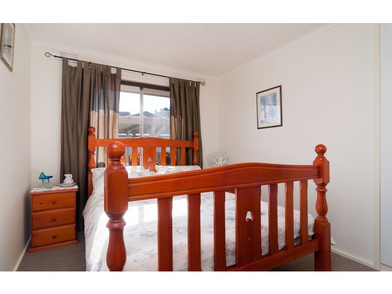 16 Russell Avenue, Mooroolbark VIC 3138