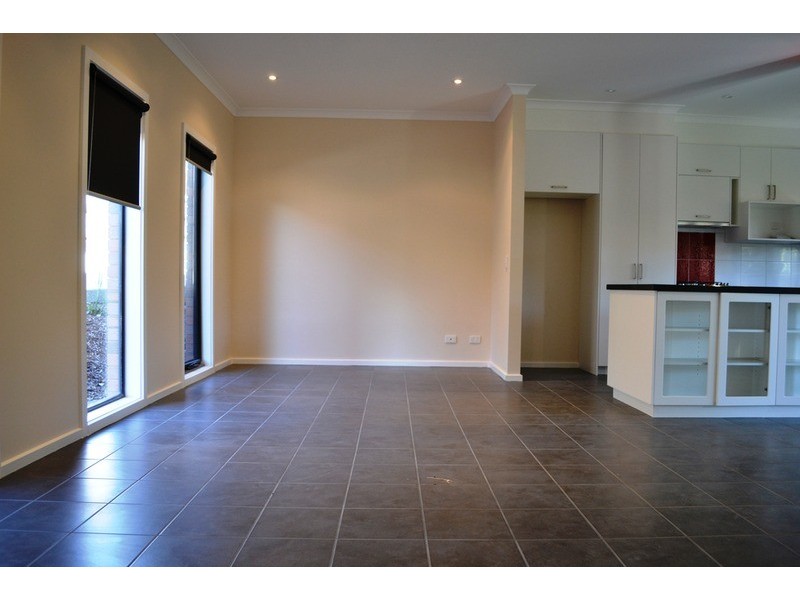 1/15 Ross Road, Croydon VIC 3136