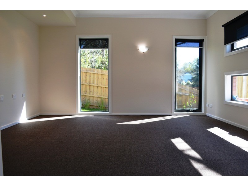 1/15 Ross Road, Croydon VIC 3136