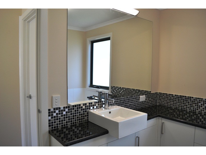 1/15 Ross Road, Croydon VIC 3136
