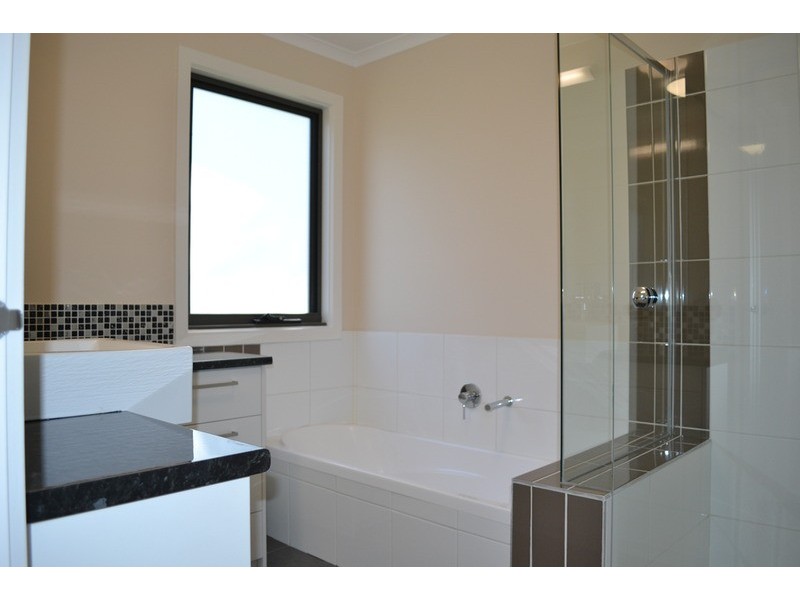 1/15 Ross Road, Croydon VIC 3136