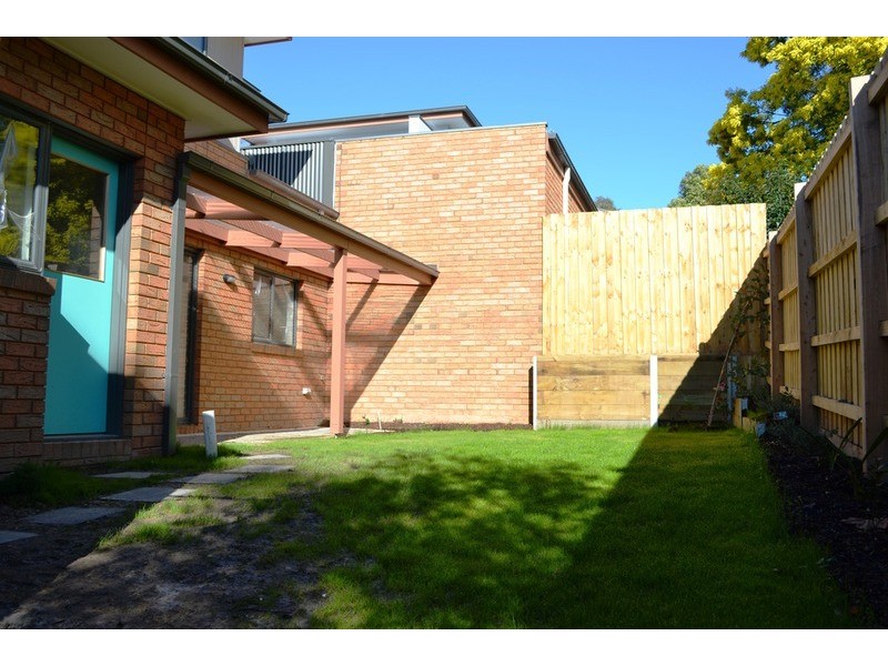 2/15 Ross Road, Croydon VIC 3136