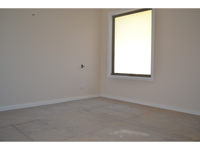 2/15 Ross Road, Croydon VIC 3136