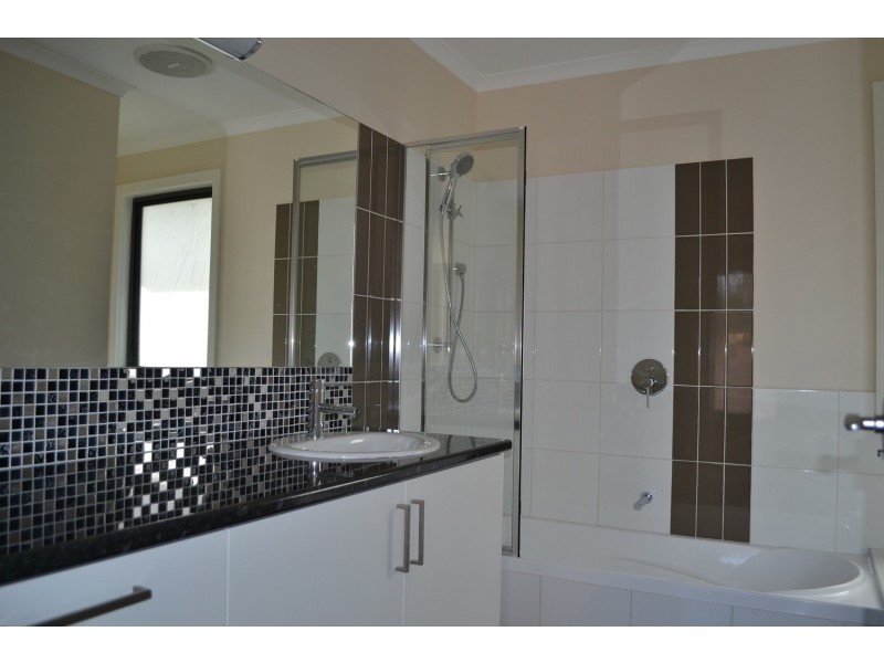 3/15 Ross Road, Croydon VIC 3136