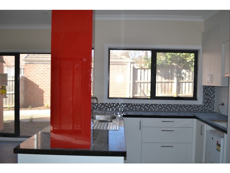 3/15 Ross Road, Croydon VIC 3136