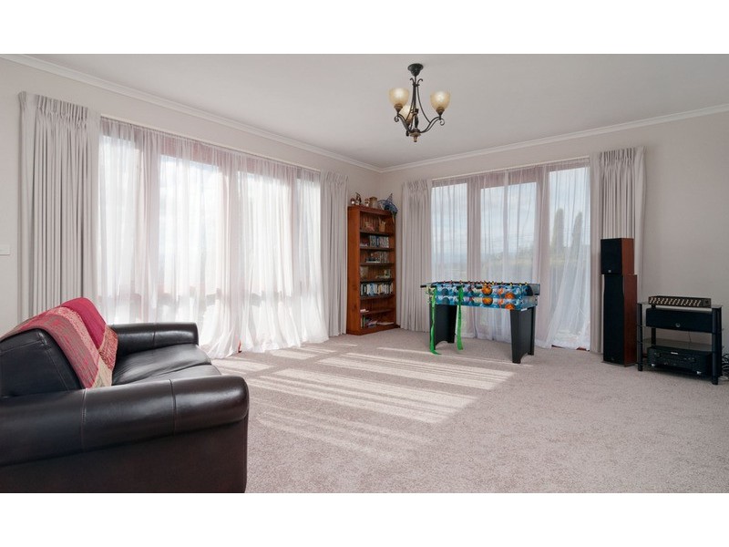 15 Crown Point Ridge, Chirnside Park VIC 3116