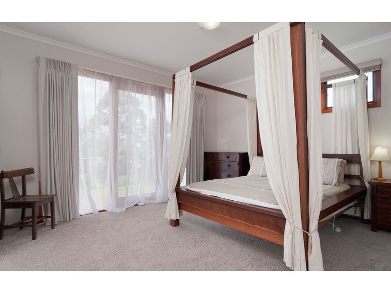 15 Crown Point Ridge, Chirnside Park VIC 3116