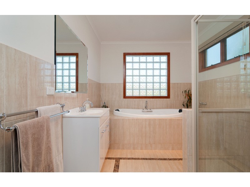 15 Crown Point Ridge, Chirnside Park VIC 3116