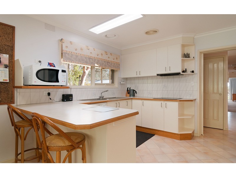 6 Beaulieu  Avenue, Lilydale VIC 3140