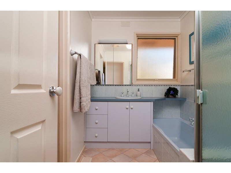 6 Beaulieu  Avenue, Lilydale VIC 3140