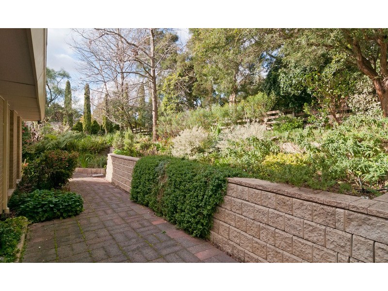 6 Beaulieu  Avenue, Lilydale VIC 3140