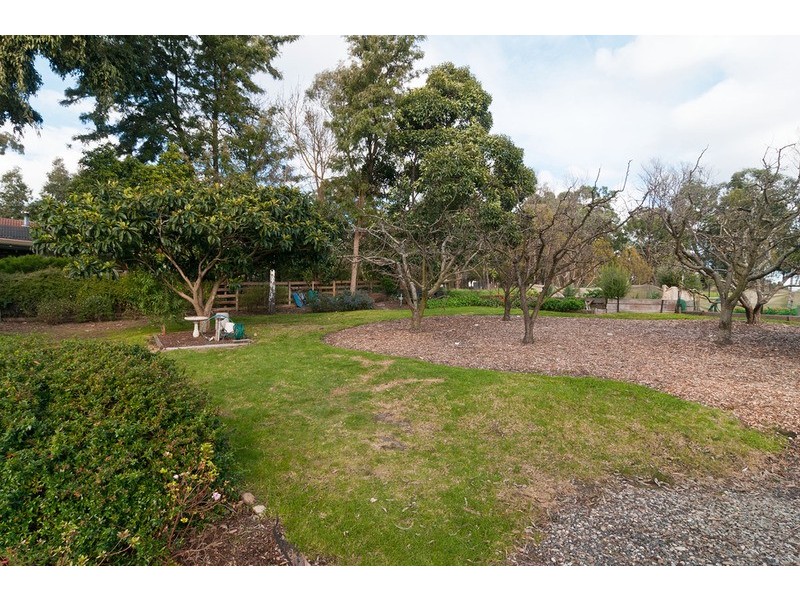 6 Beaulieu  Avenue, Lilydale VIC 3140