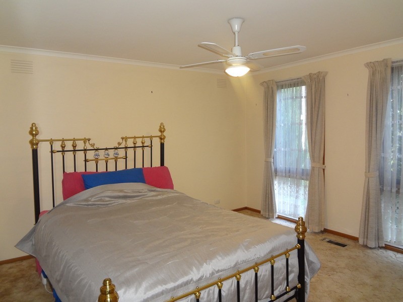 15 David  Drive, Mooroolbark VIC 3138