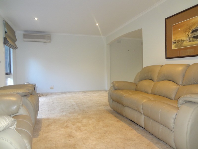 15 David  Drive, Mooroolbark VIC 3138