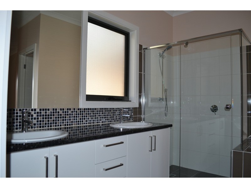 4/15 Ross Road, Croydon VIC 3136