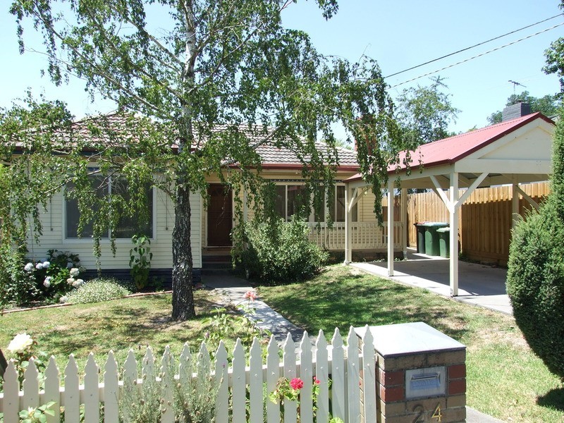 24 Lionel Crescent, Croydon VIC 3136