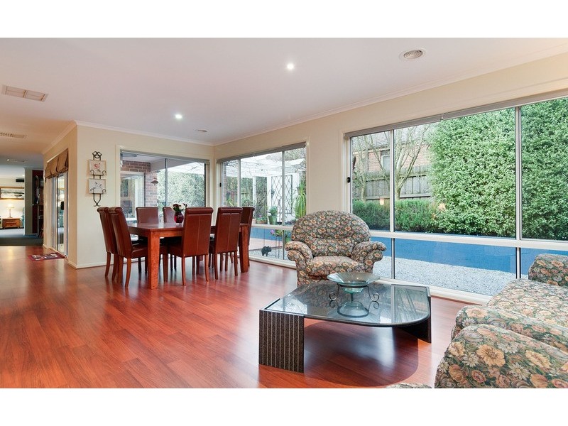 12 Paris Court, Mooroolbark VIC 3138