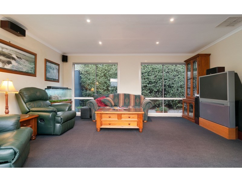 12 Paris Court, Mooroolbark VIC 3138