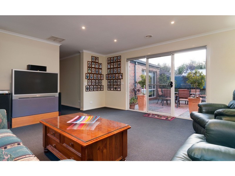 12 Paris Court, Mooroolbark VIC 3138