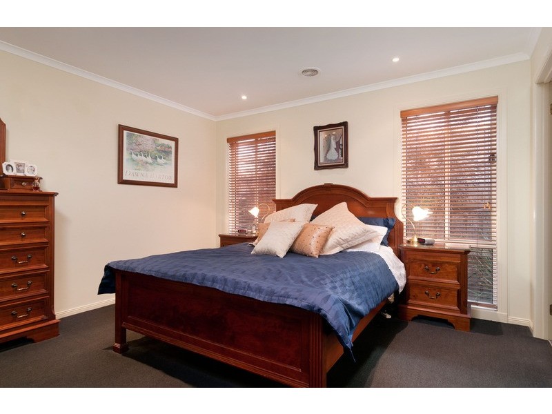 12 Paris Court, Mooroolbark VIC 3138