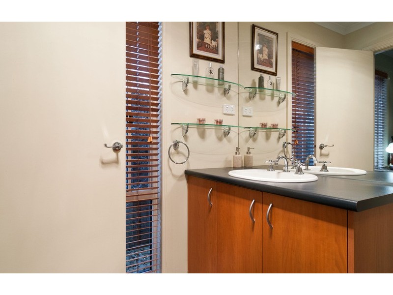 12 Paris Court, Mooroolbark VIC 3138