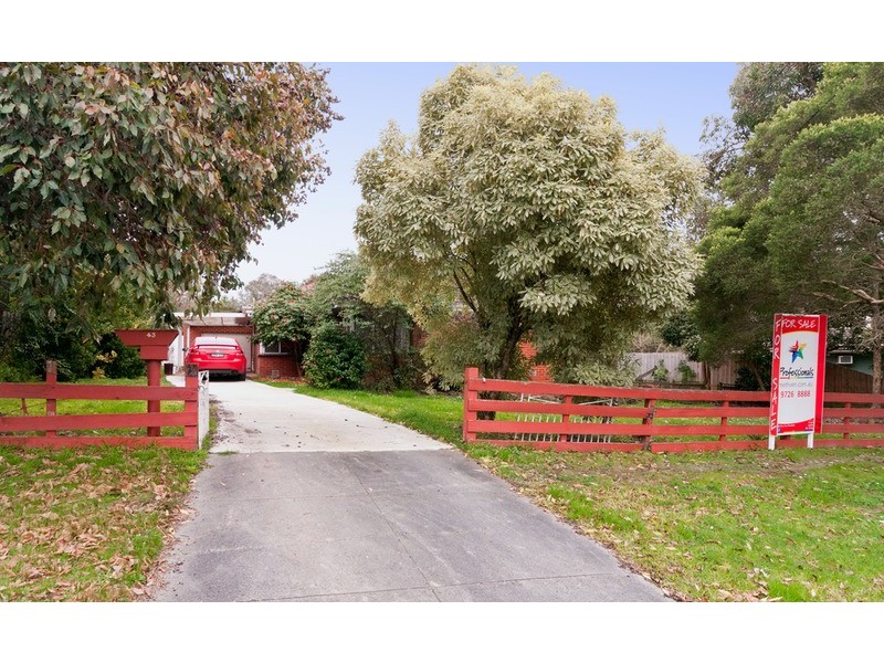 43 Felix Grove, Mooroolbark VIC 3138