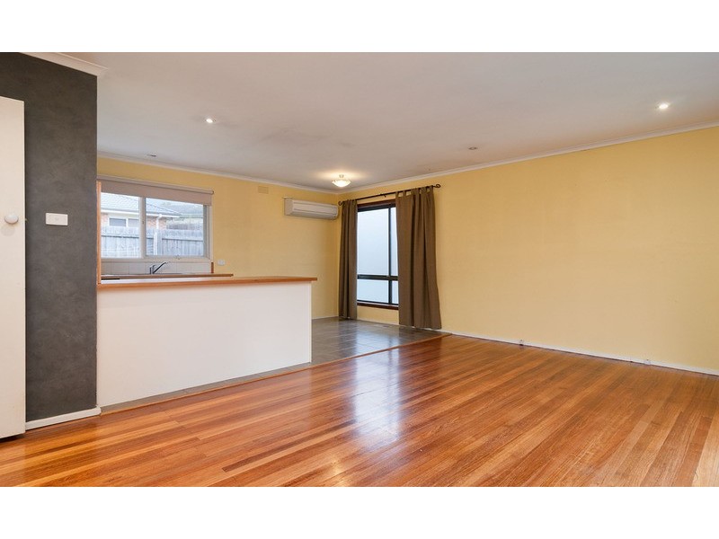 38 Esther Crescent, Mooroolbark VIC 3138