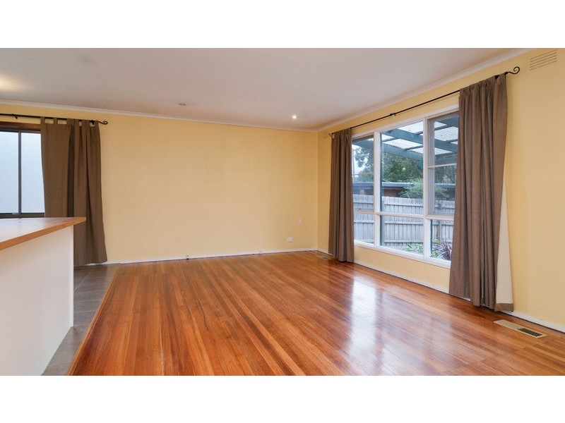 38 Esther Crescent, Mooroolbark VIC 3138