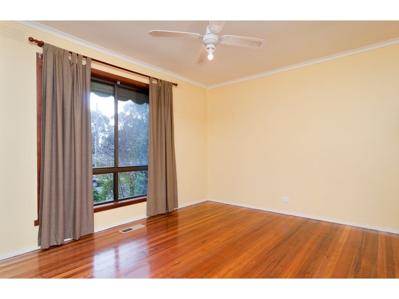 38 Esther Crescent, Mooroolbark VIC 3138
