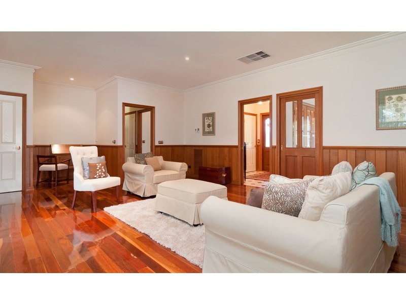 1 Fielden Close, Mooroolbark VIC 3138