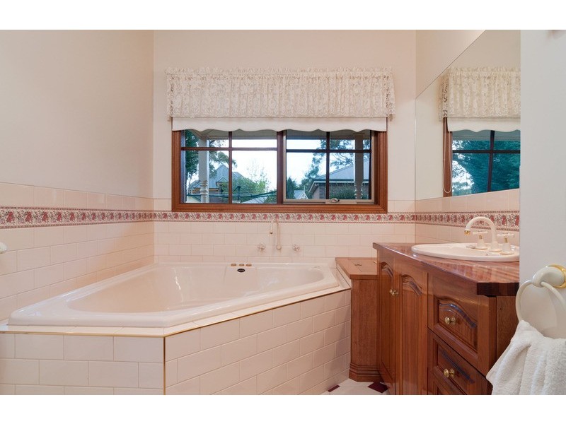 1 Fielden Close, Mooroolbark VIC 3138