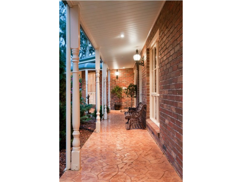 1 Fielden Close, Mooroolbark VIC 3138