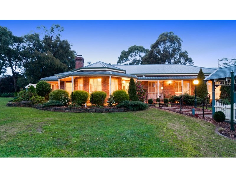 1 Fielden Close, Mooroolbark VIC 3138
