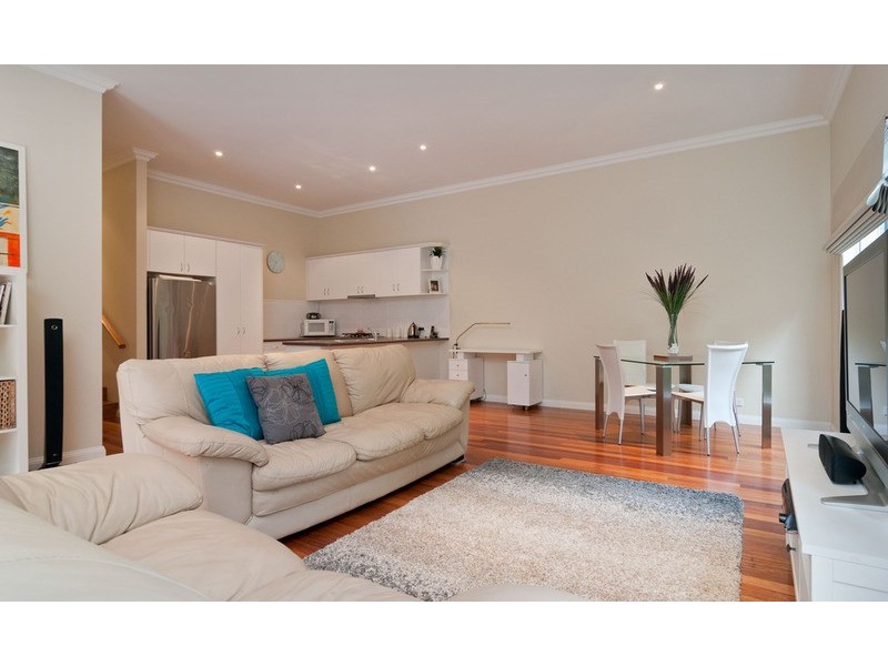 2/19a Central Avenue, Croydon South VIC 3136