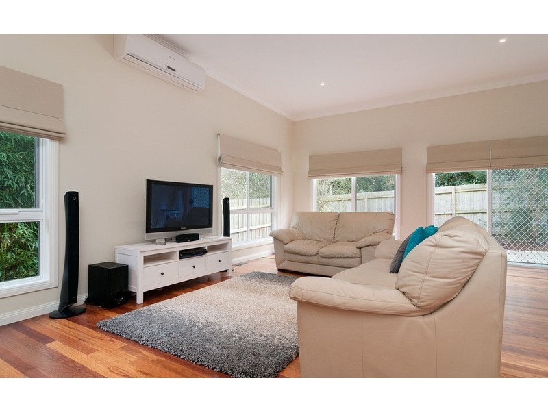 2/19a Central Avenue, Croydon South VIC 3136