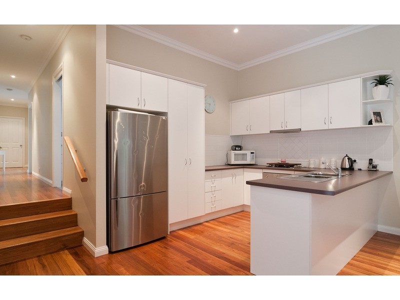 2/19a Central Avenue, Croydon South VIC 3136