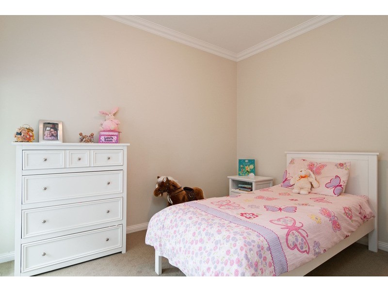 2/19a Central Avenue, Croydon South VIC 3136