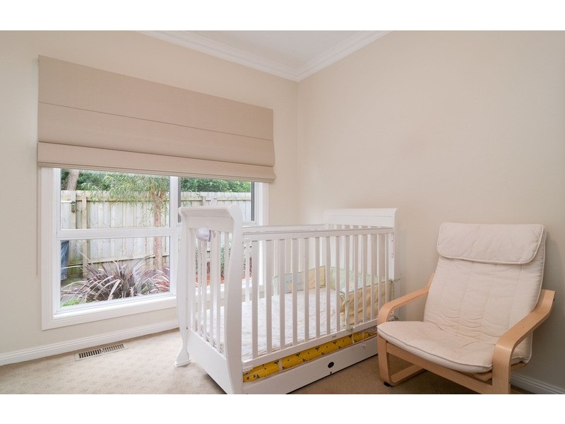 2/19a Central Avenue, Croydon South VIC 3136