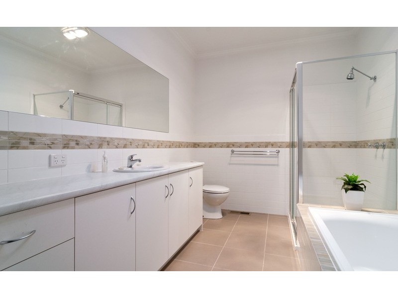 2/19a Central Avenue, Croydon South VIC 3136