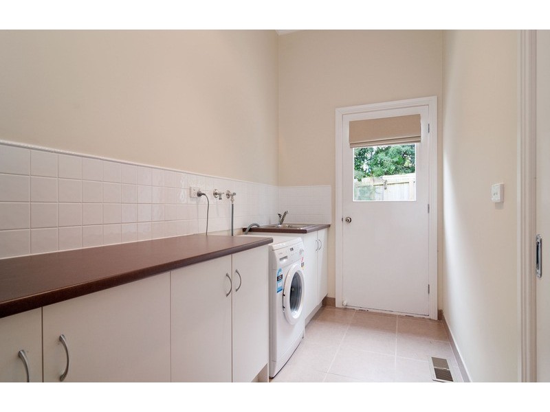 2/19a Central Avenue, Croydon South VIC 3136