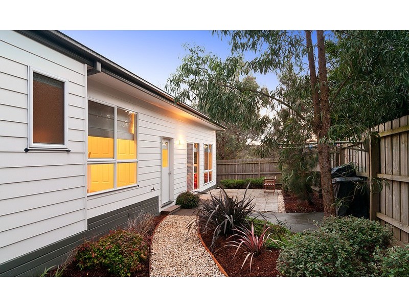 2/19a Central Avenue, Croydon South VIC 3136