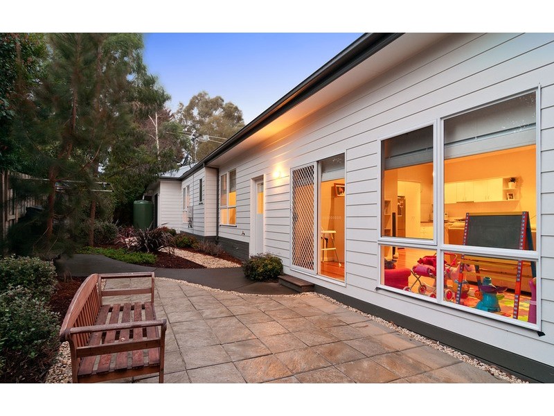 2/19a Central Avenue, Croydon South VIC 3136