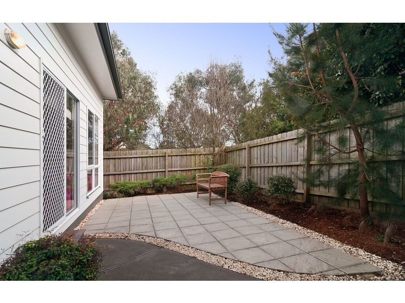 2/19a Central Avenue, Croydon South VIC 3136