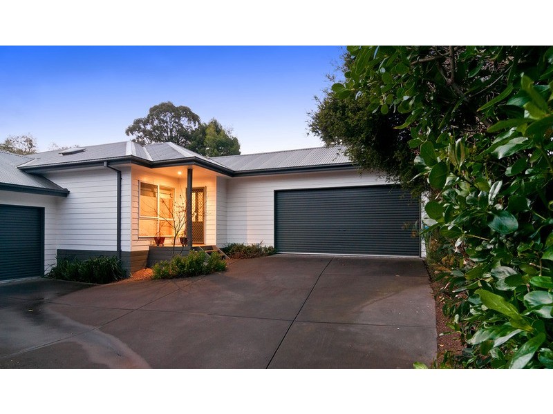 2/19a Central Avenue, Croydon South VIC 3136