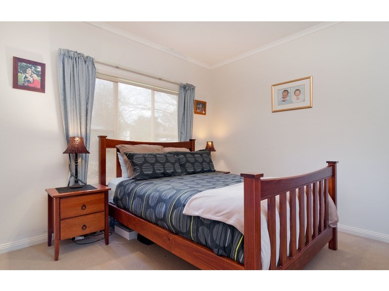 6 Longfellow Avenue, Mooroolbark VIC 3138