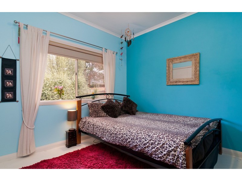 6 Longfellow Avenue, Mooroolbark VIC 3138