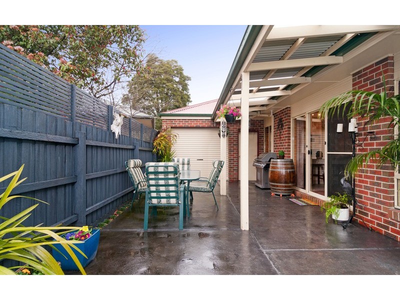 6 Longfellow Avenue, Mooroolbark VIC 3138