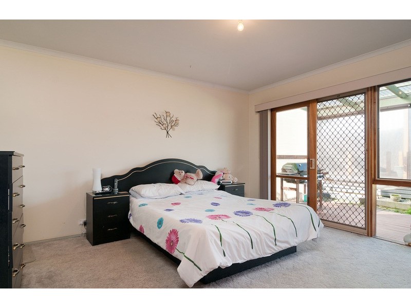76 Hawthory Road, Kilsyth VIC 3137